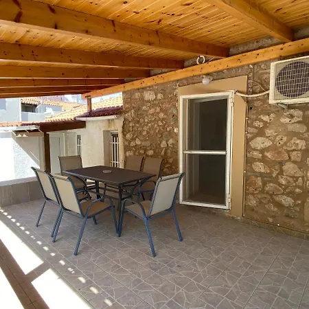 بيت للعطل Barbajonn's Stone House *