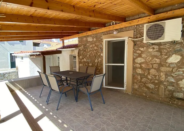 بيت للعطل Barbajonn's Stone House *